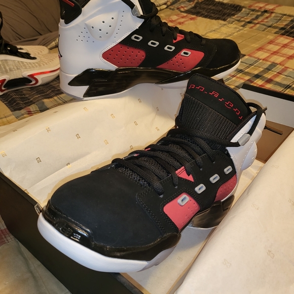 Jordan's 6-17-23 Men's size 11 - Picture 3 of 6